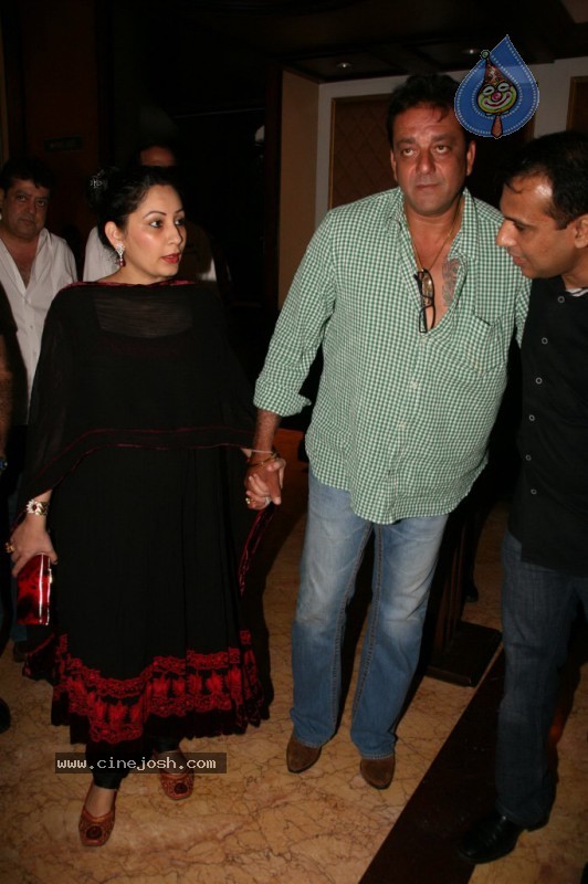 Bolly Celebs at Sanjay Dutt's Iftar Party - 19 / 78 photos