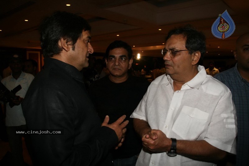 Bolly Celebs at Sanjay Dutt's Iftar Party - 30 / 78 photos