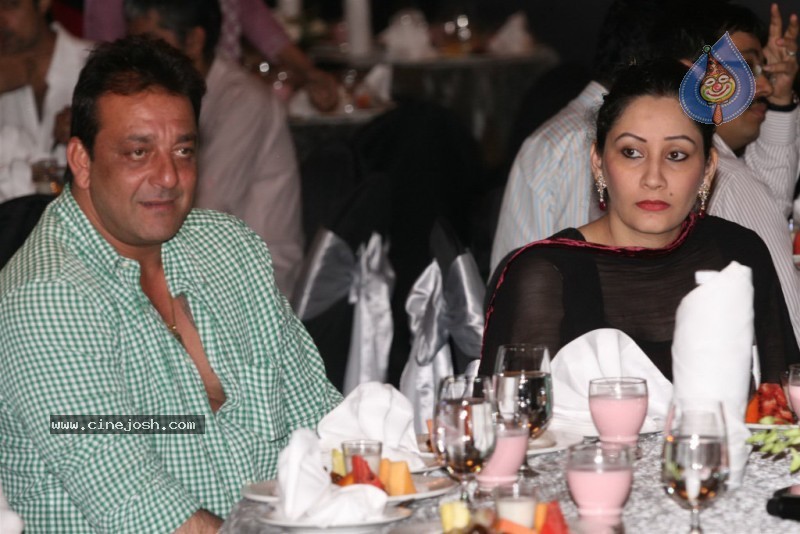 Bolly Celebs at Sanjay Dutt's Iftar Party - 78 / 78 photos