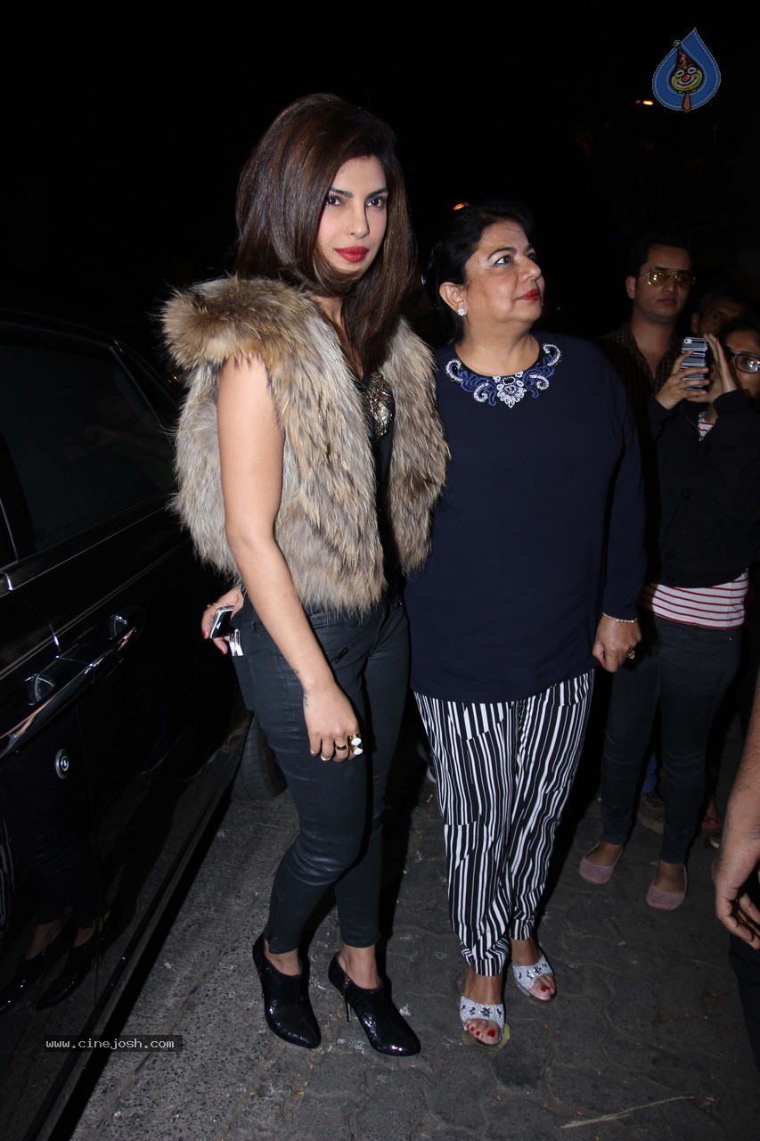 Bolly Celebs at Sanjay Leela Bhansali Party - 34 / 75 photos