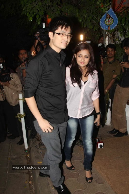 Bolly Celebs at Shahid Kapoor Birthday Bash - 23 / 56 photos