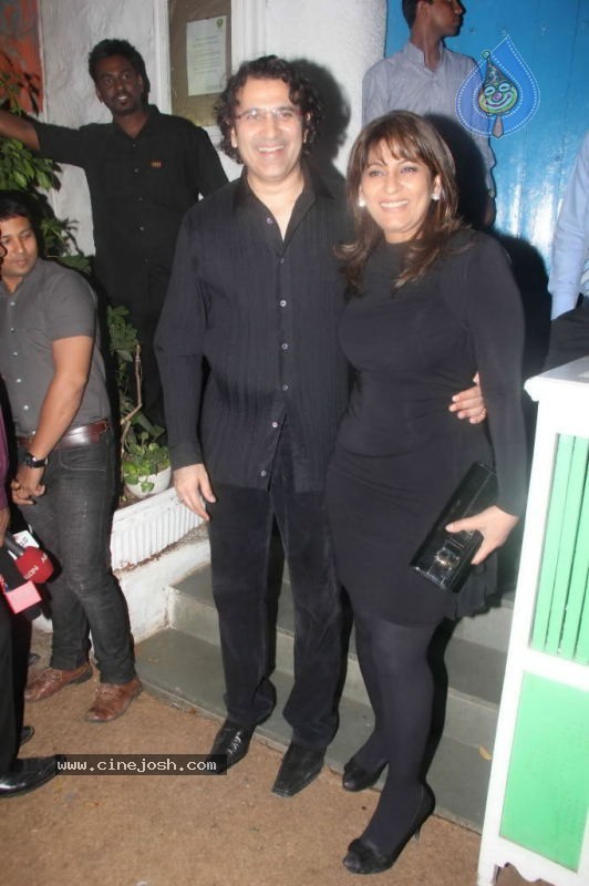 Bolly Celebs at Shahid Kapoor Birthday Bash - 32 / 56 photos