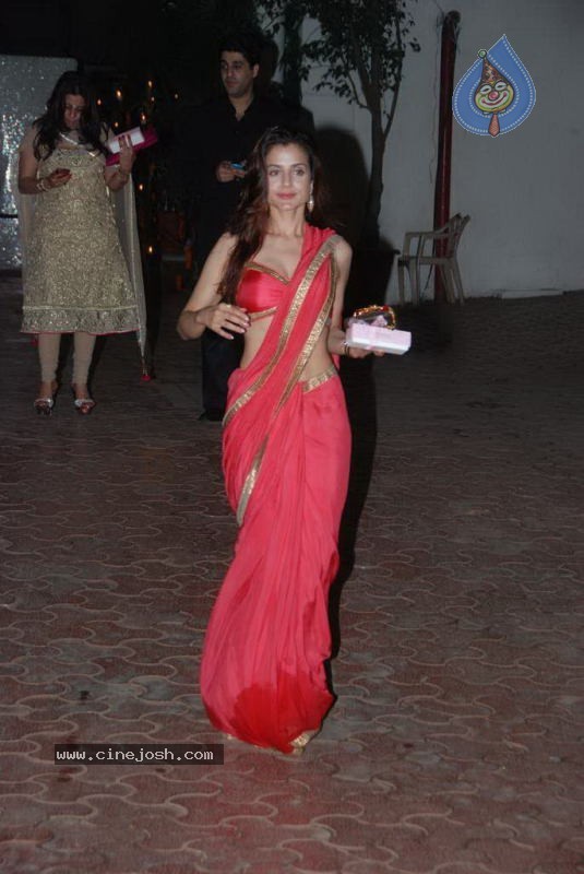 Bolly Celebs at Shilpa Shetty Diwali Party - 46 / 81 photos