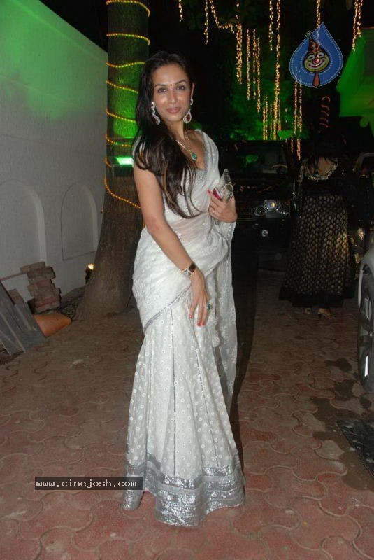 Bolly Celebs at Shilpa Shetty Diwali Party - 53 / 81 photos