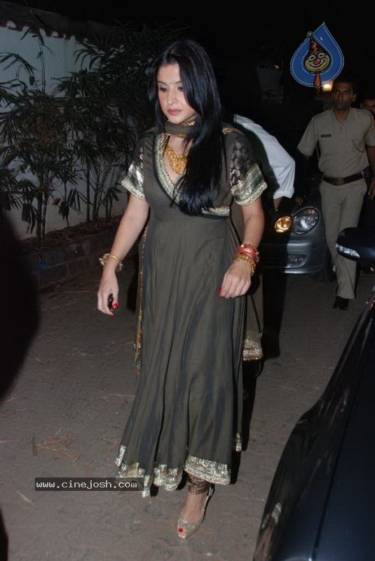 Bolly Celebs at Shilpa Shetty Diwali Party - 57 / 81 photos