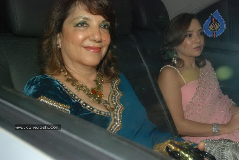 Bolly Celebs at Shilpa Shetty Diwali Party - 61 / 81 photos