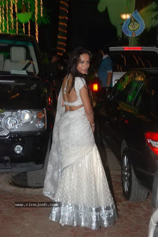Bolly Celebs at Shilpa Shetty Diwali Party - 66 / 81 photos