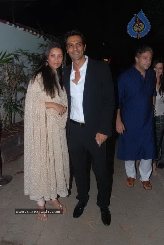 Bolly Celebs at Shilpa Shetty Diwali Party - 69 / 81 photos
