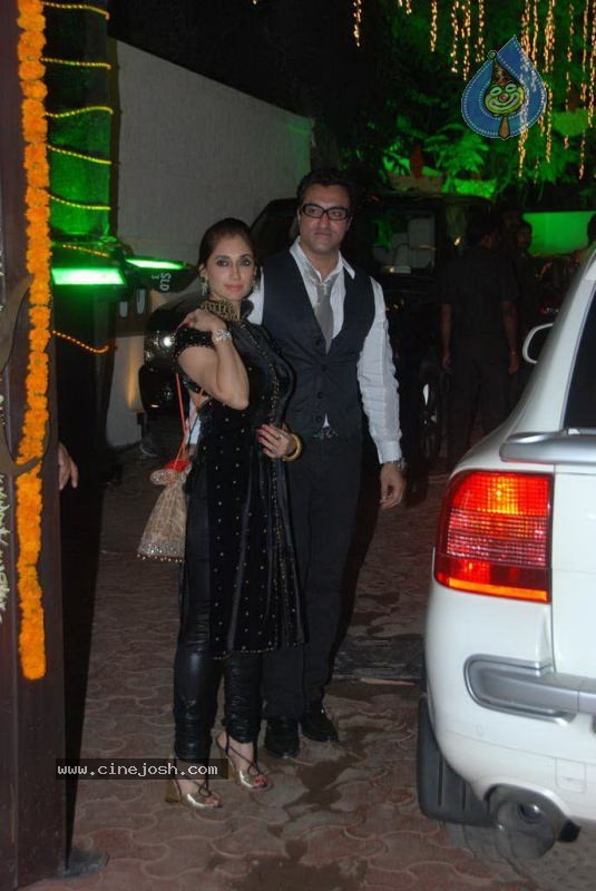 Bolly Celebs at Shilpa Shetty Diwali Party - 73 / 81 photos