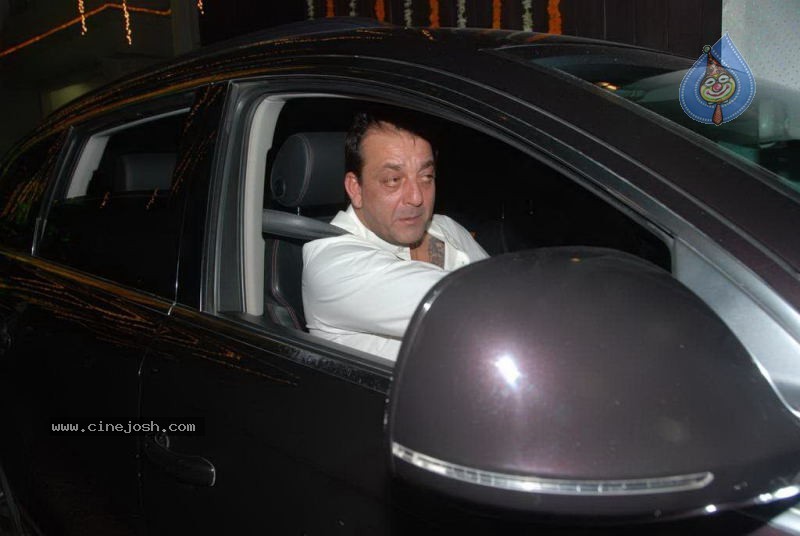 Bolly Celebs at Shilpa Shetty Diwali Party - 78 / 81 photos