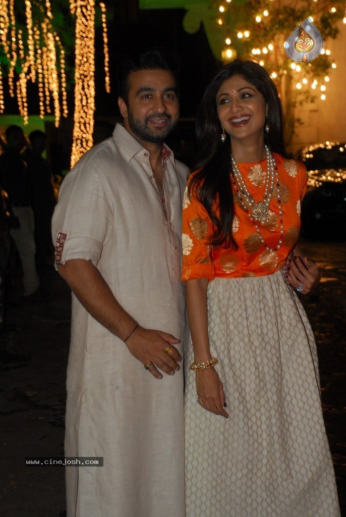 Bolly Celebs at Shilpa Shetty Diwali Party - 2 / 47 photos