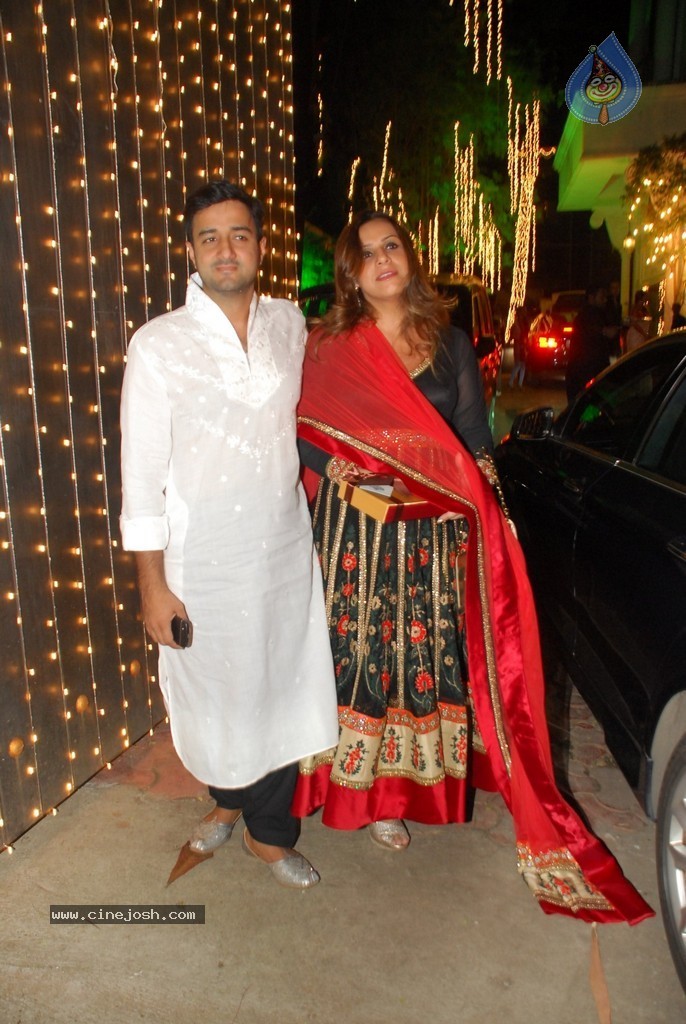 Bolly Celebs at Shilpa Shetty Diwali Party - 26 / 47 photos