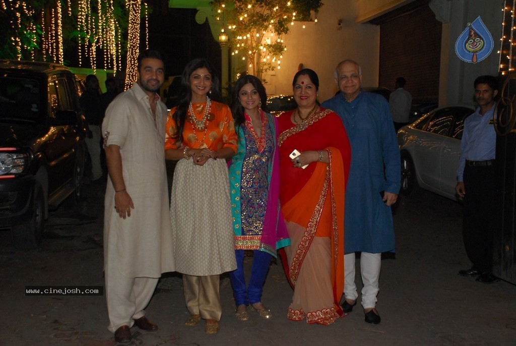Bolly Celebs at Shilpa Shetty Diwali Party - 35 / 47 photos