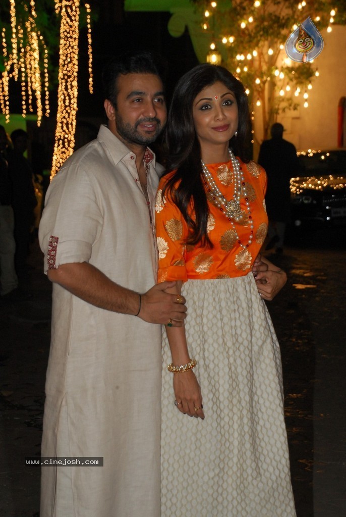 Bolly Celebs at Shilpa Shetty Diwali Party - 37 / 47 photos