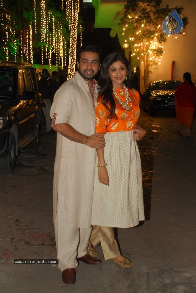 Bolly Celebs at Shilpa Shetty Diwali Party - 46 / 47 photos