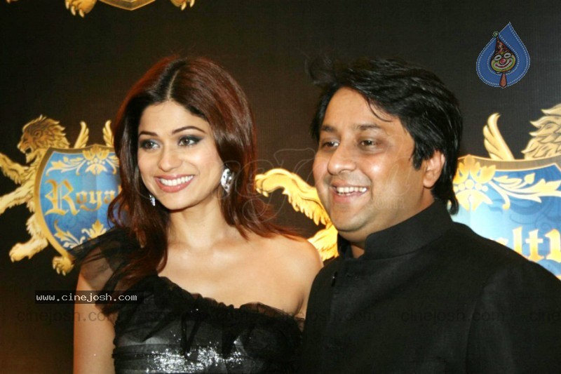 Bolly Celebs at Shilpa Shetty's Royalty Pub Launch - 1 / 42 photos