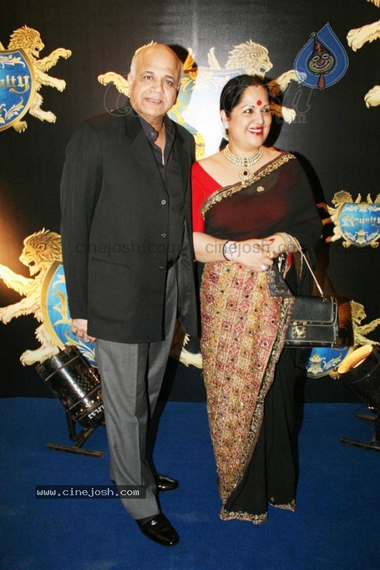 Bolly Celebs at Shilpa Shetty's Royalty Pub Launch - 31 / 42 photos