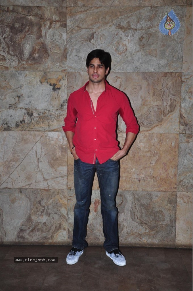 Bolly Celebs at Ship of Theseus Special Show - 25 / 47 photos
