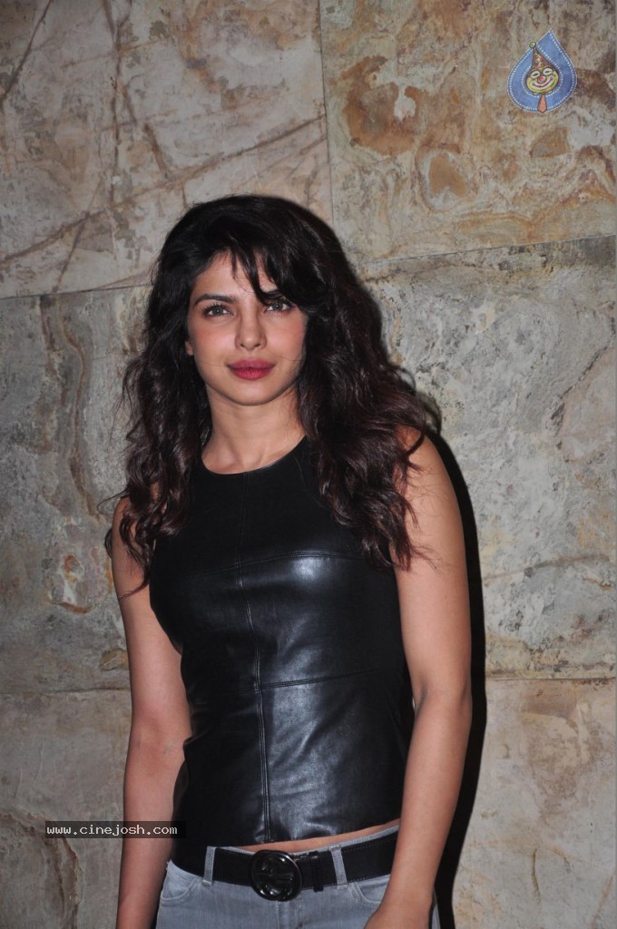 Bolly Celebs at Ship of Theseus Special Show - 26 / 47 photos