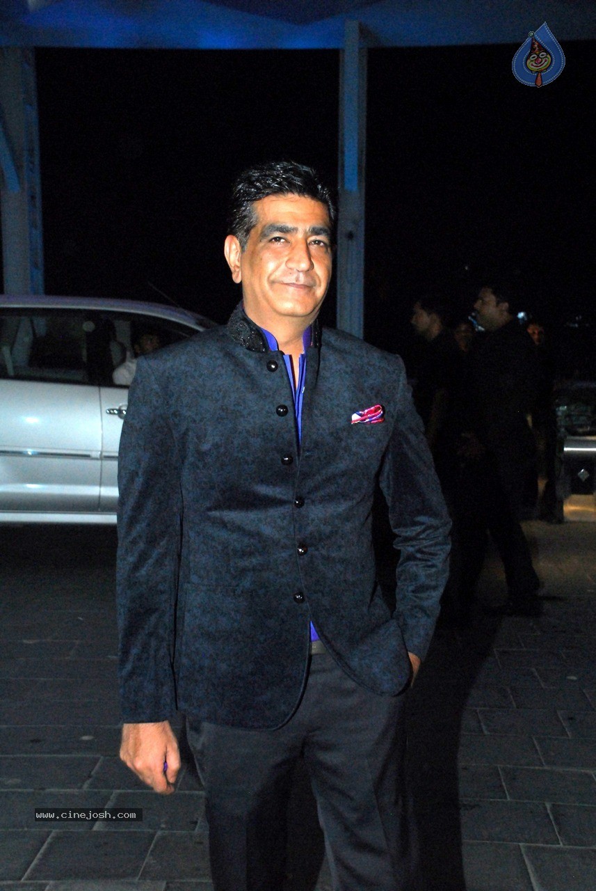 Bolly Celebs at Shirin and Uday Wedding Reception - 20 / 190 photos