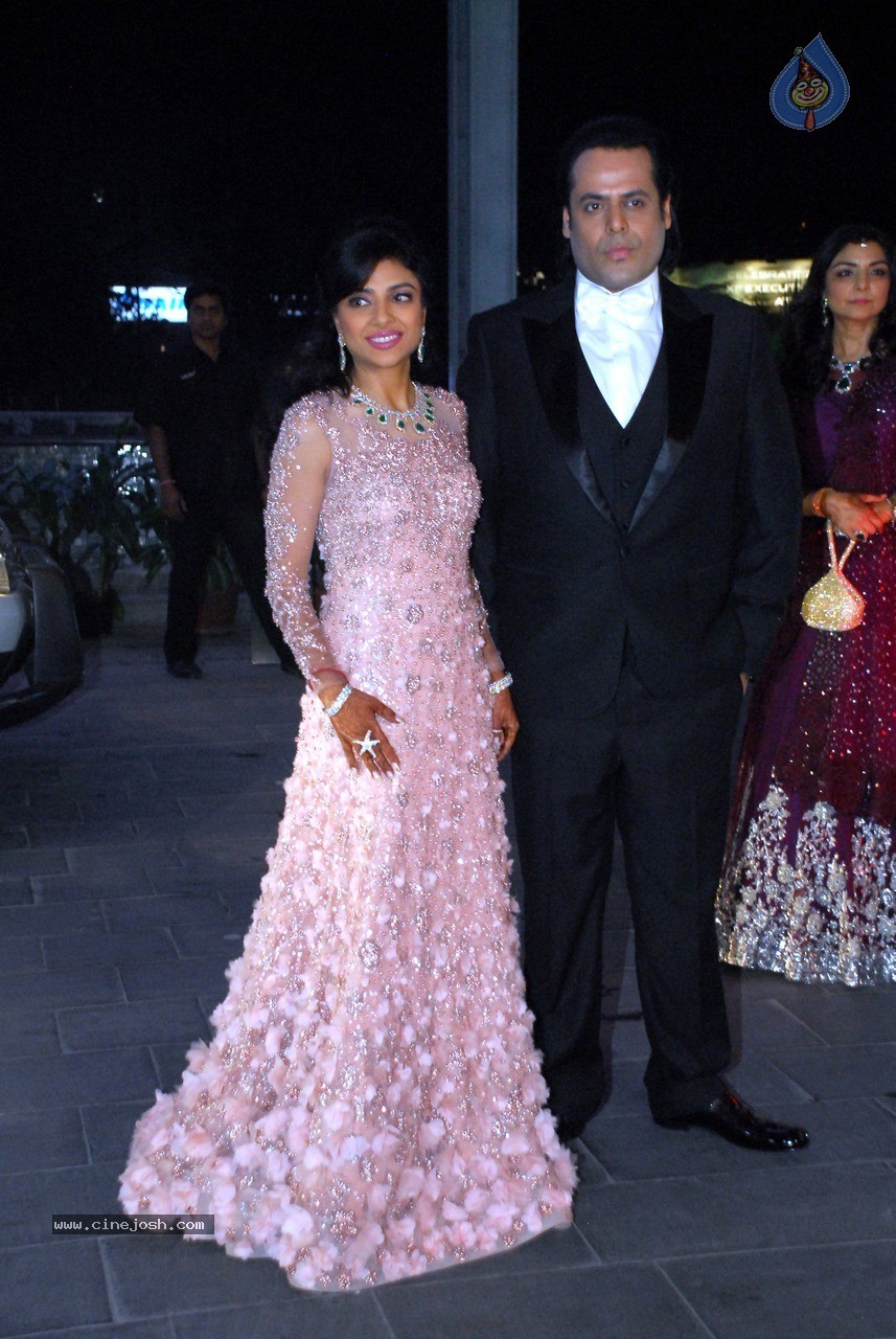 Bolly Celebs at Shirin and Uday Wedding Reception - 28 / 190 photos