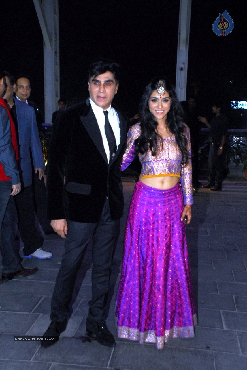 Bolly Celebs at Shirin and Uday Wedding Reception - 67 / 190 photos