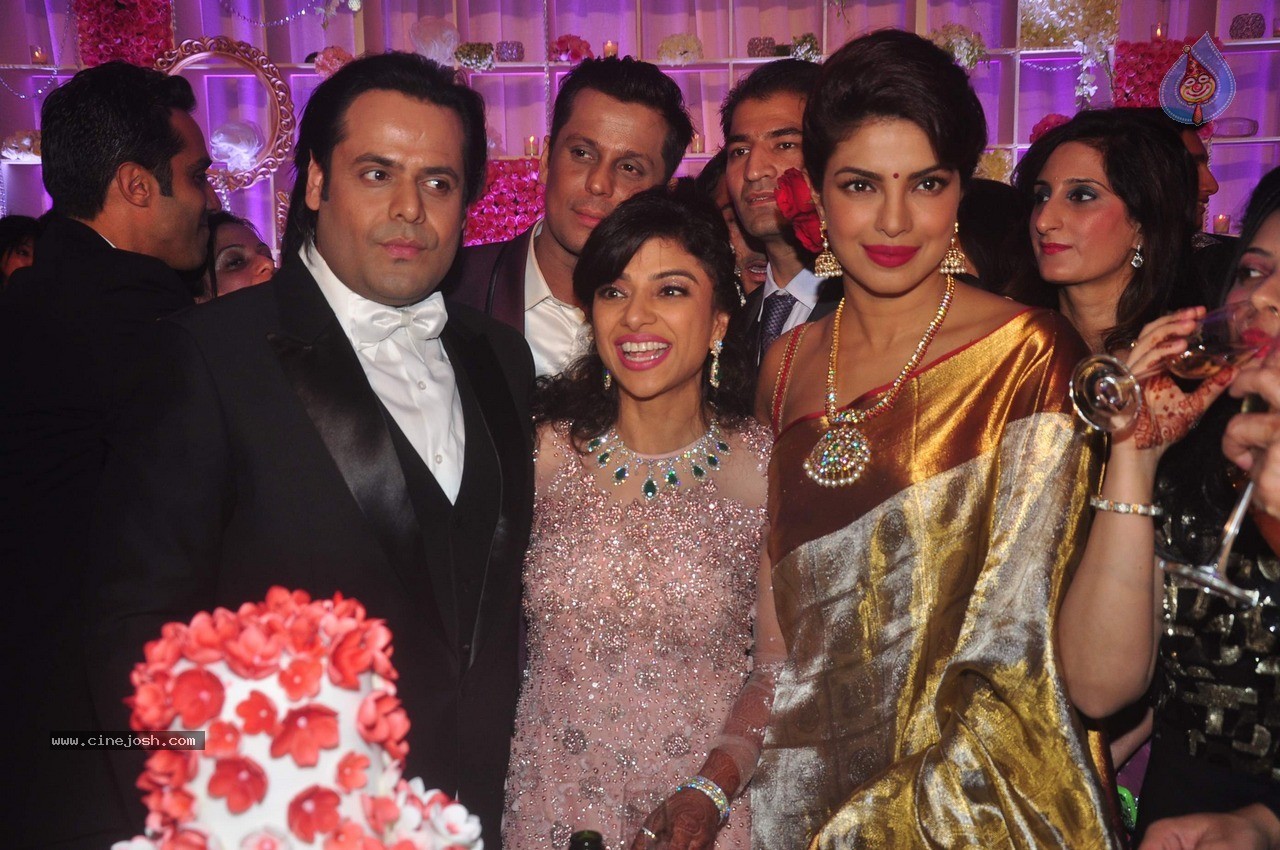 Bolly Celebs at Shirin and Uday Wedding Reception - 91 / 190 photos