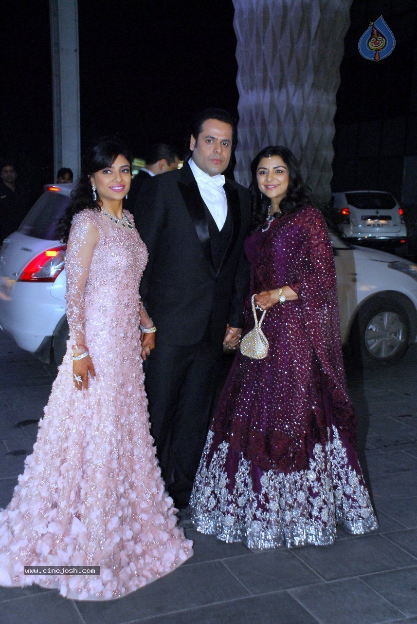 Bolly Celebs at Shirin and Uday Wedding Reception - 110 / 190 photos