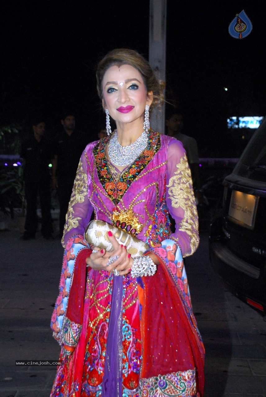 Bolly Celebs at Shirin and Uday Wedding Reception - 155 / 190 photos