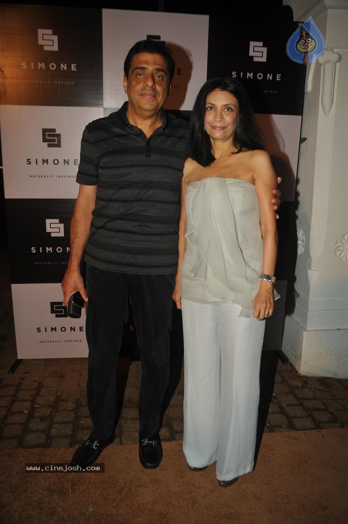 Bolly Celebs at Simone Store Launch - 16 / 89 photos