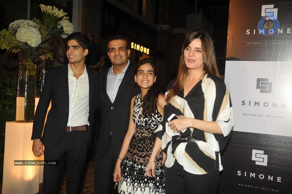 Bolly Celebs at Simone Store Launch - 18 / 89 photos
