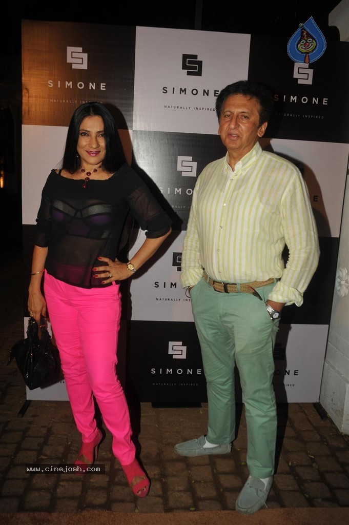 Bolly Celebs at Simone Store Launch - 25 / 89 photos