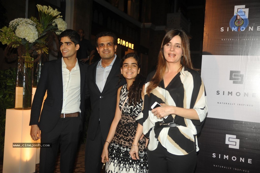 Bolly Celebs at Simone Store Launch - 28 / 89 photos