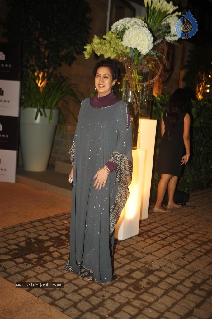 Bolly Celebs at Simone Store Launch - 42 / 89 photos