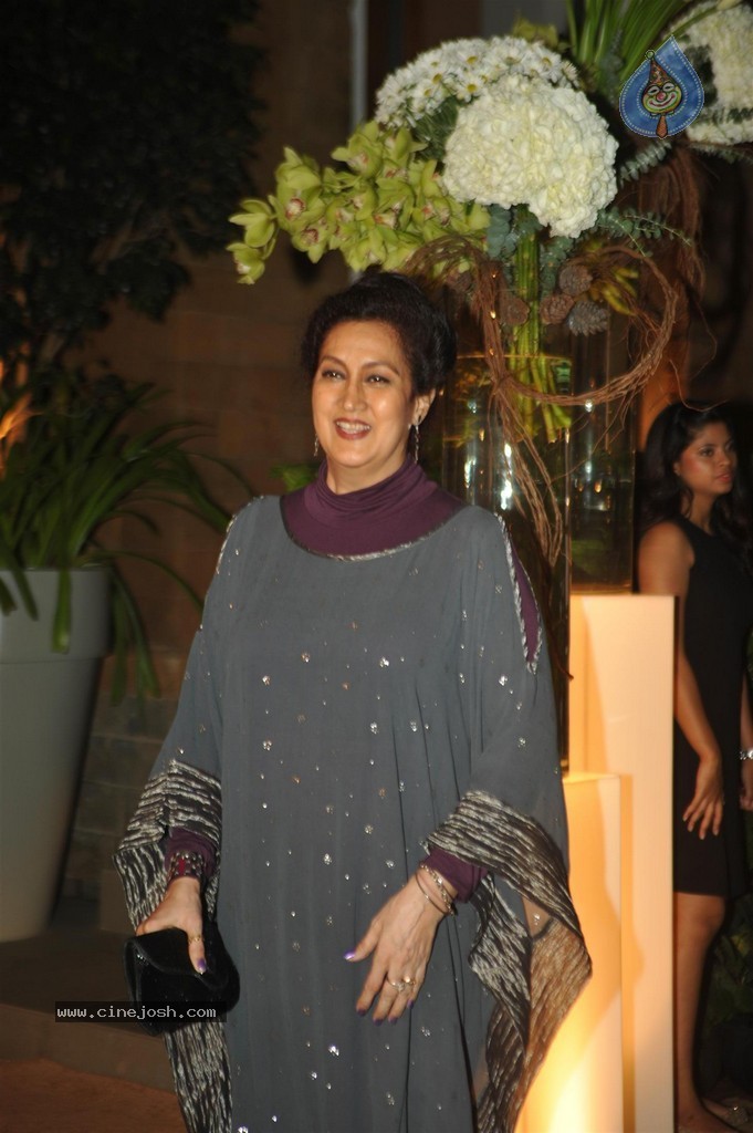 Bolly Celebs at Simone Store Launch - 49 / 89 photos