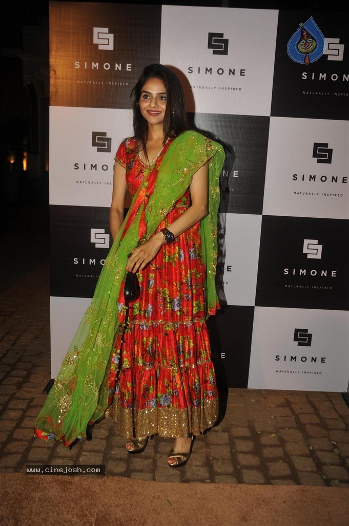 Bolly Celebs at Simone Store Launch - 80 / 89 photos