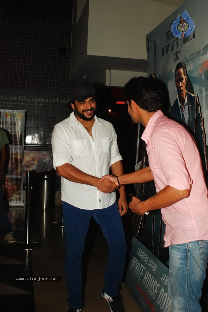 Bolly Celebs at Sixteen Premiere  - 28 / 75 photos