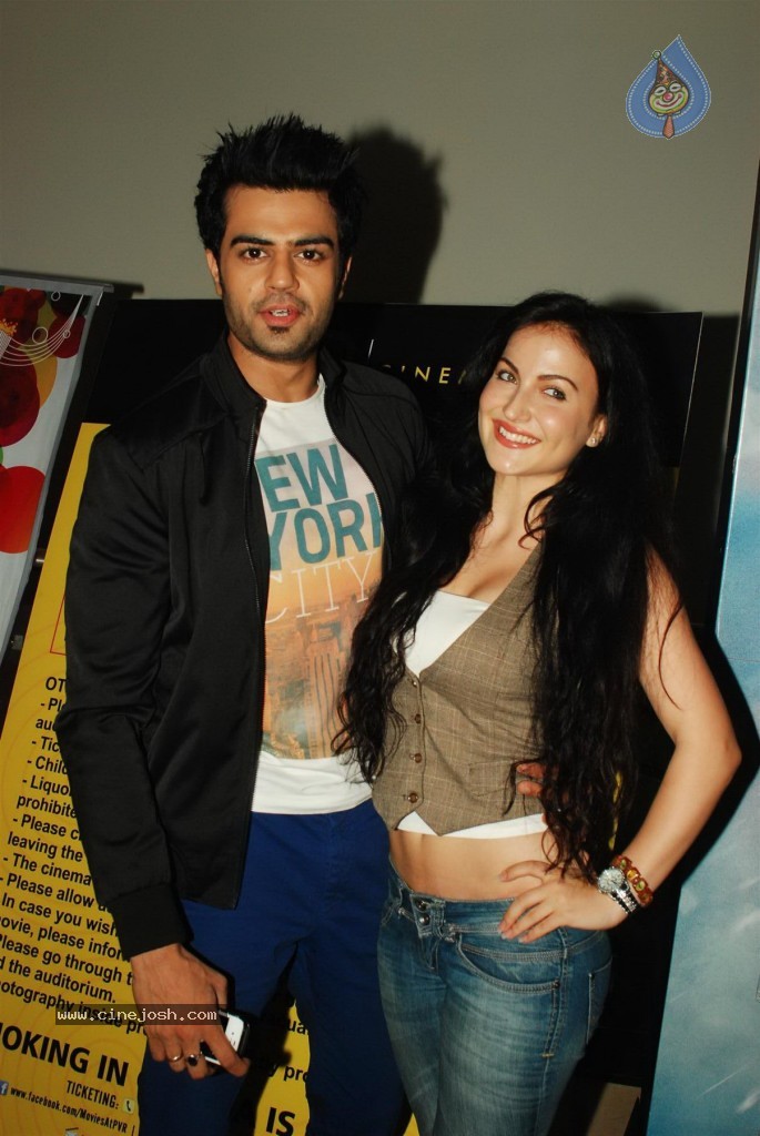 Bolly Celebs at Sixteen Premiere  - 38 / 75 photos