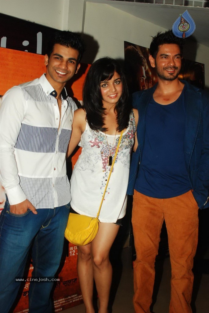 Bolly Celebs at Sixteen Premiere  - 51 / 75 photos