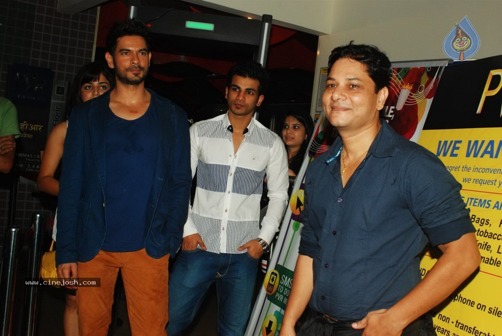 Bolly Celebs at Sixteen Premiere  - 53 / 75 photos