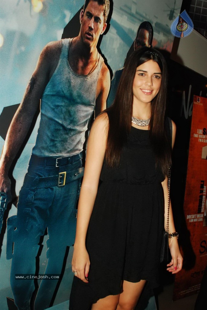 Bolly Celebs at Sixteen Premiere  - 58 / 75 photos