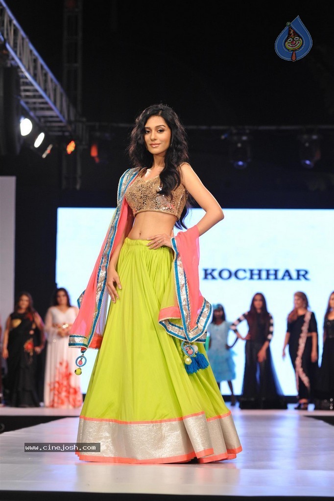 Bolly Celebs at Smile Foundation 5th Edition Charity Fashion Show - 10 / 228 photos