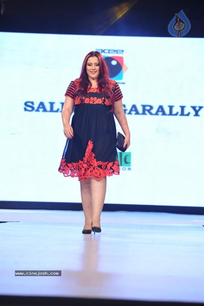 Bolly Celebs at Smile Foundation 5th Edition Charity Fashion Show - 27 / 228 photos