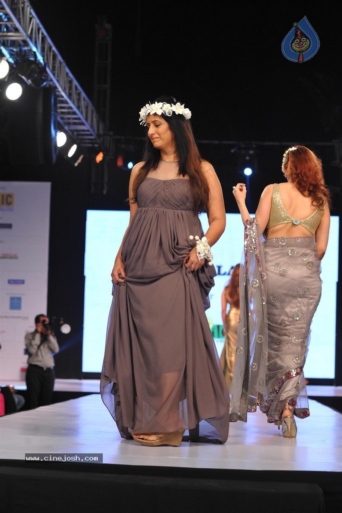 Bolly Celebs at Smile Foundation 5th Edition Charity Fashion Show - 53 / 228 photos