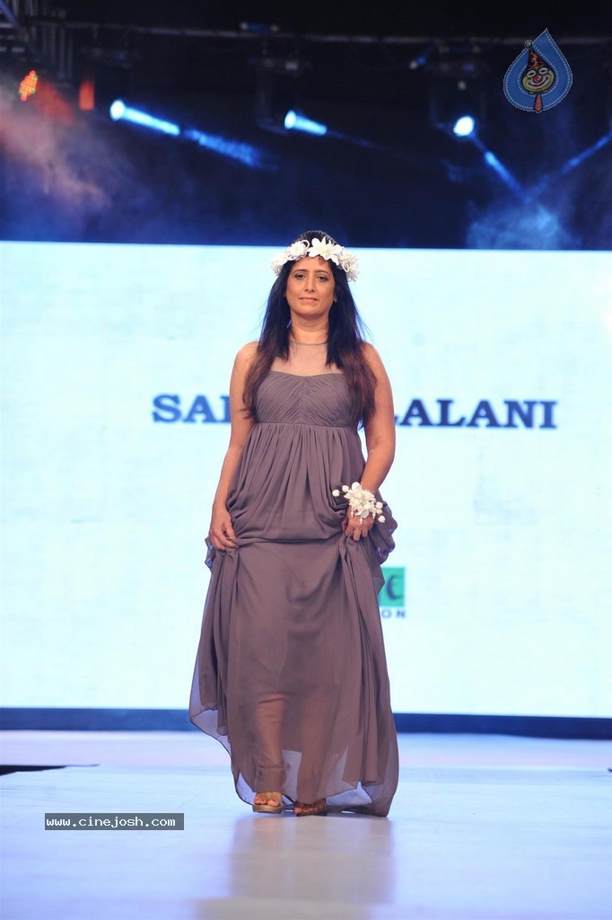 Bolly Celebs at Smile Foundation 5th Edition Charity Fashion Show - 55 / 228 photos