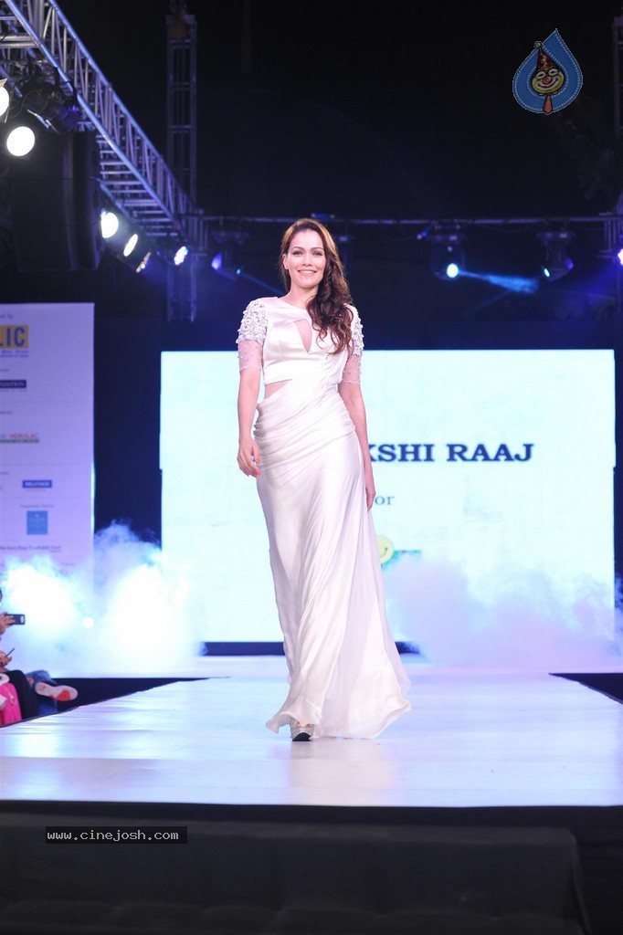 Bolly Celebs at Smile Foundation 5th Edition Charity Fashion Show - 56 / 228 photos