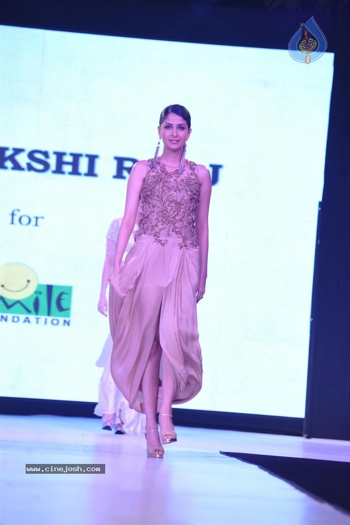 Bolly Celebs at Smile Foundation 5th Edition Charity Fashion Show - 57 / 228 photos
