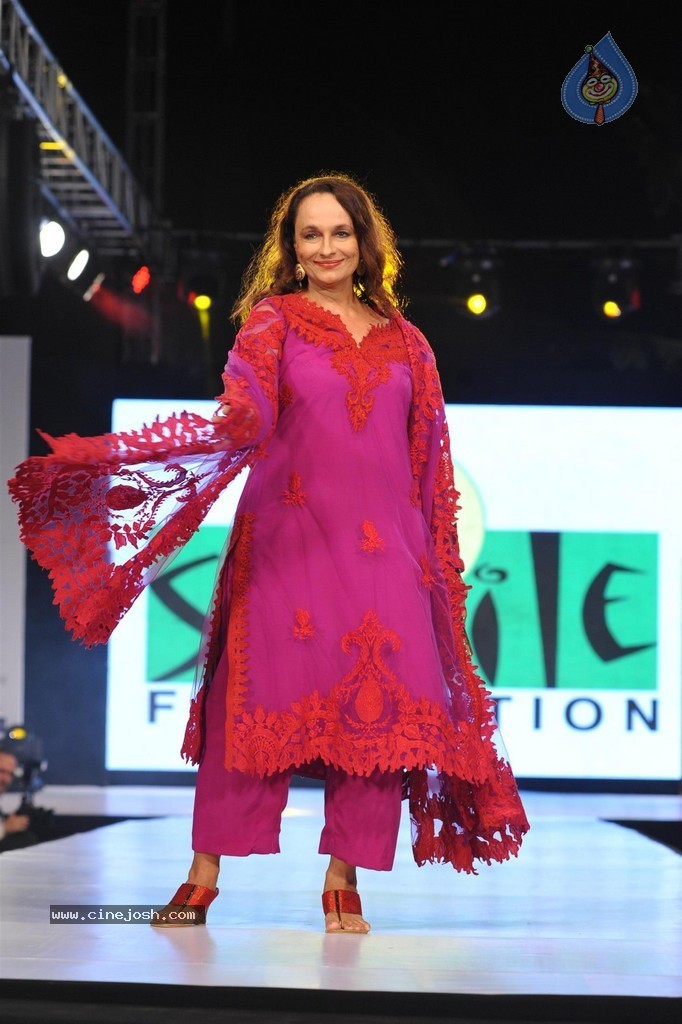 Bolly Celebs at Smile Foundation 5th Edition Charity Fashion Show - 61 / 228 photos
