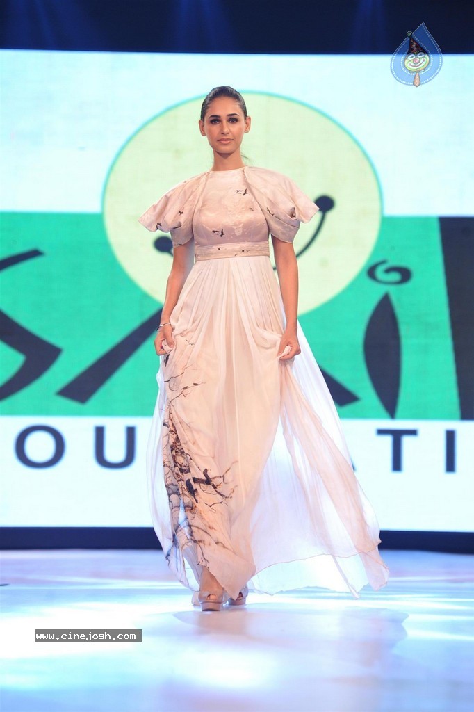 Bolly Celebs at Smile Foundation 5th Edition Charity Fashion Show - 67 / 228 photos