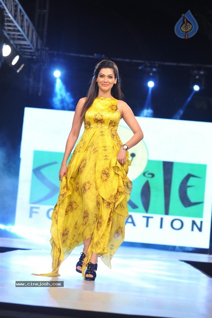 Bolly Celebs at Smile Foundation 5th Edition Charity Fashion Show - 97 / 228 photos